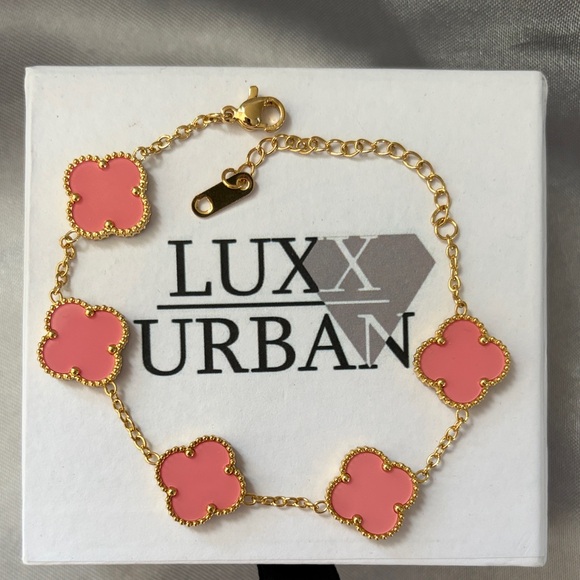 Elegant Pink Clover Bracelet - Picture 2 of 4